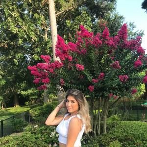 Meet your Posher, Lesli